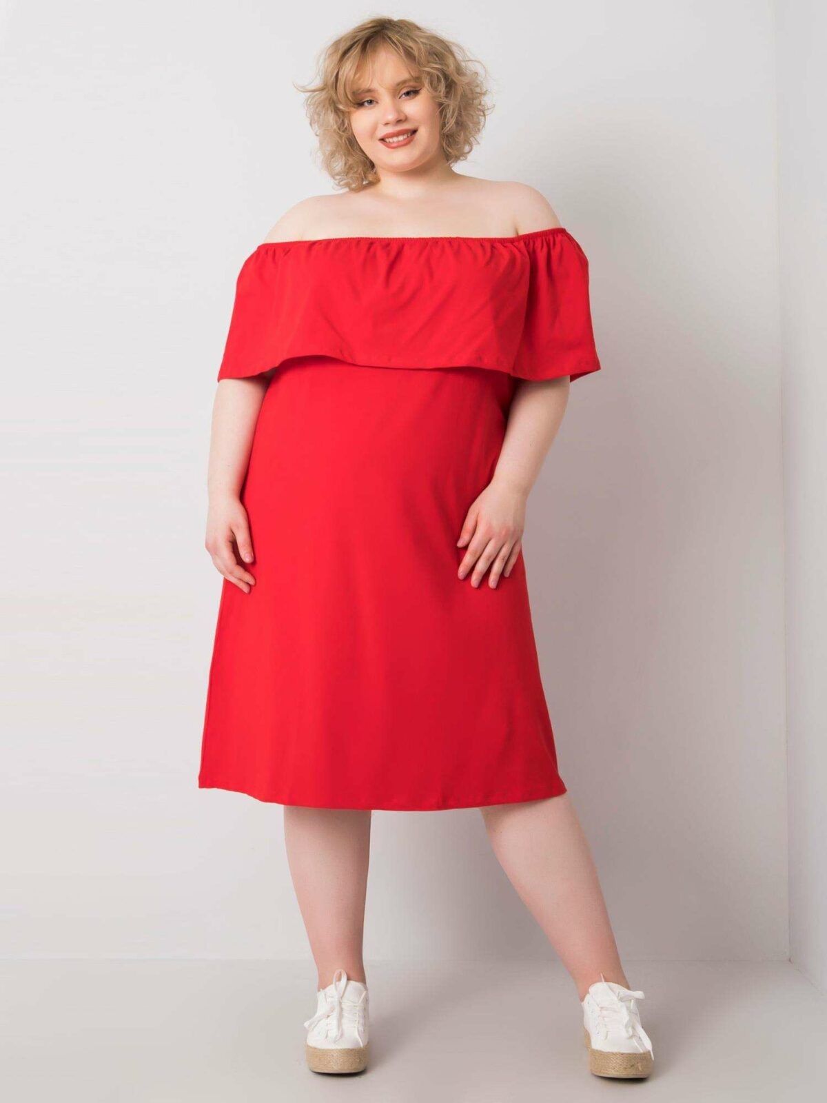 Červené šaty plus velikosti se