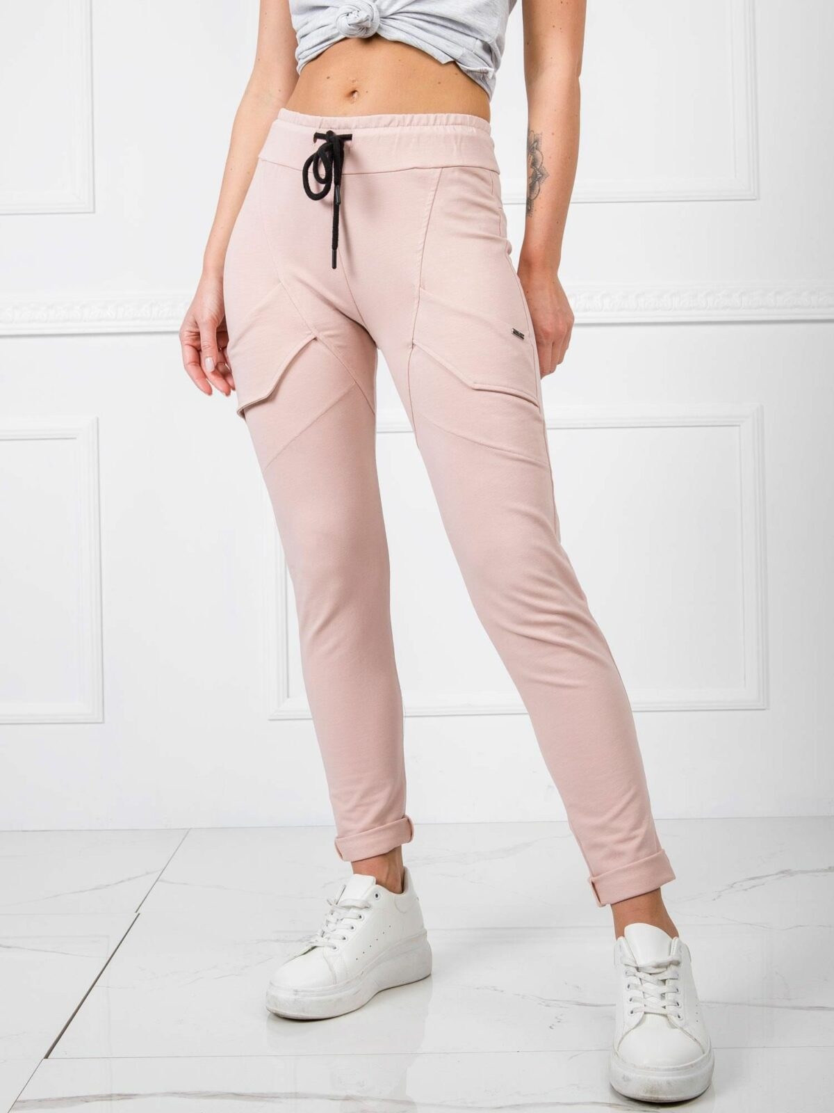 Pudrově růžové kalhoty