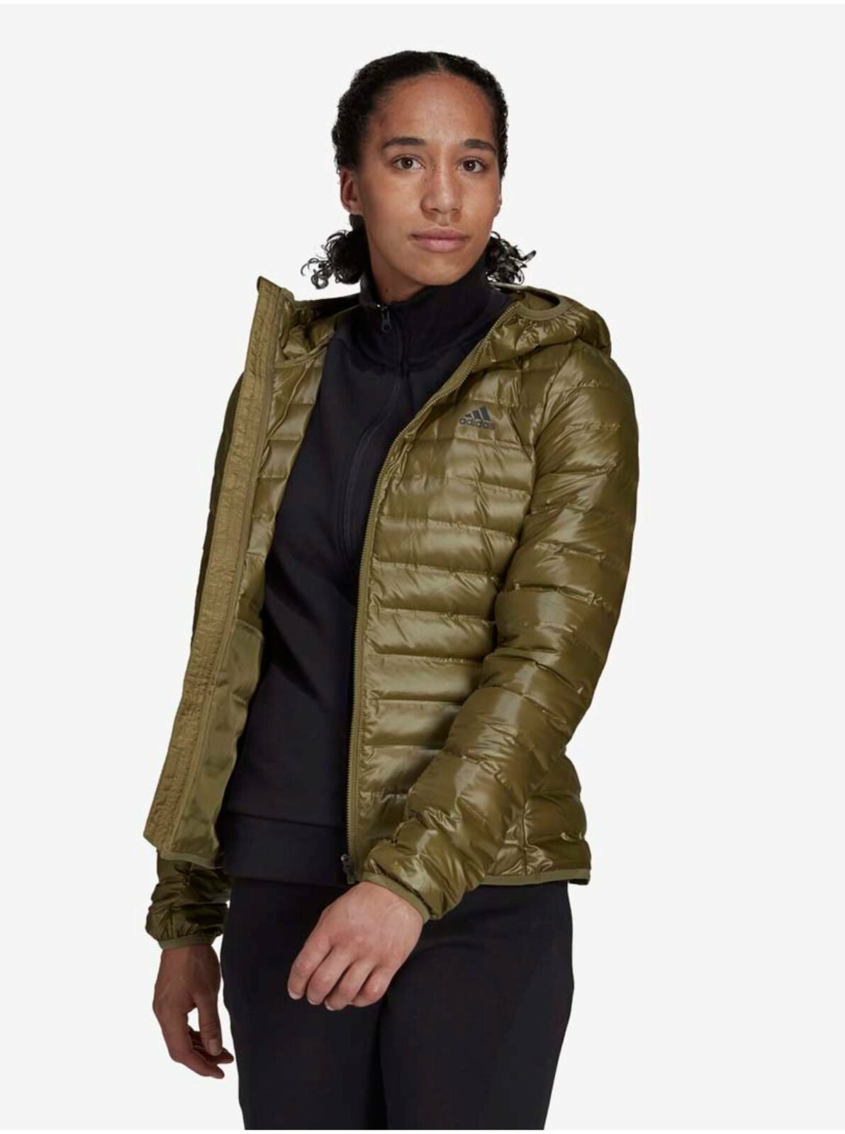 Khaki dámská prošívaná zimní bunda s kapucí adidas