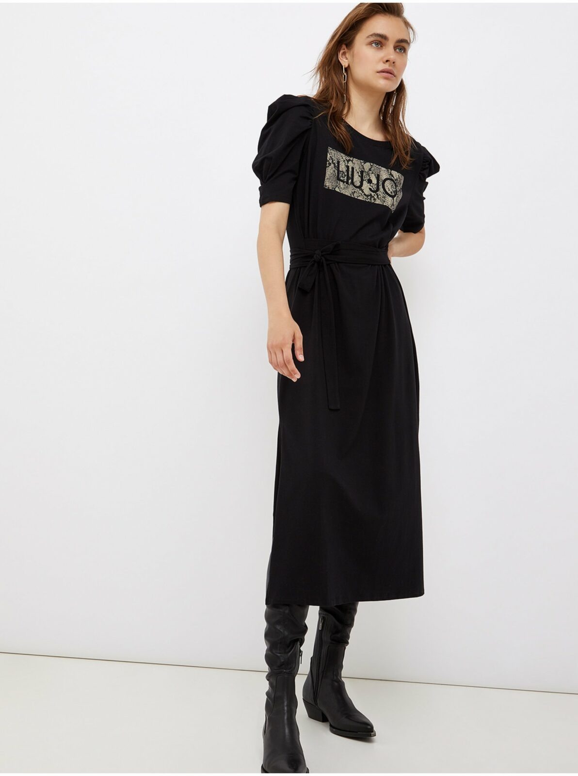 Černé dámské midi šaty s nařasenými rukávy