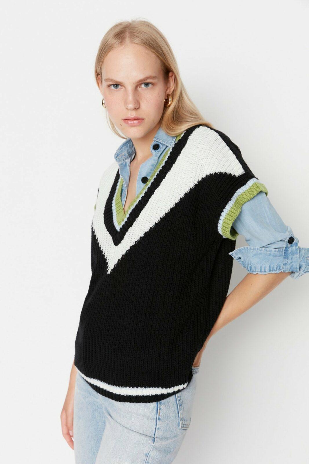 Trendyol Sweater Vest - Black