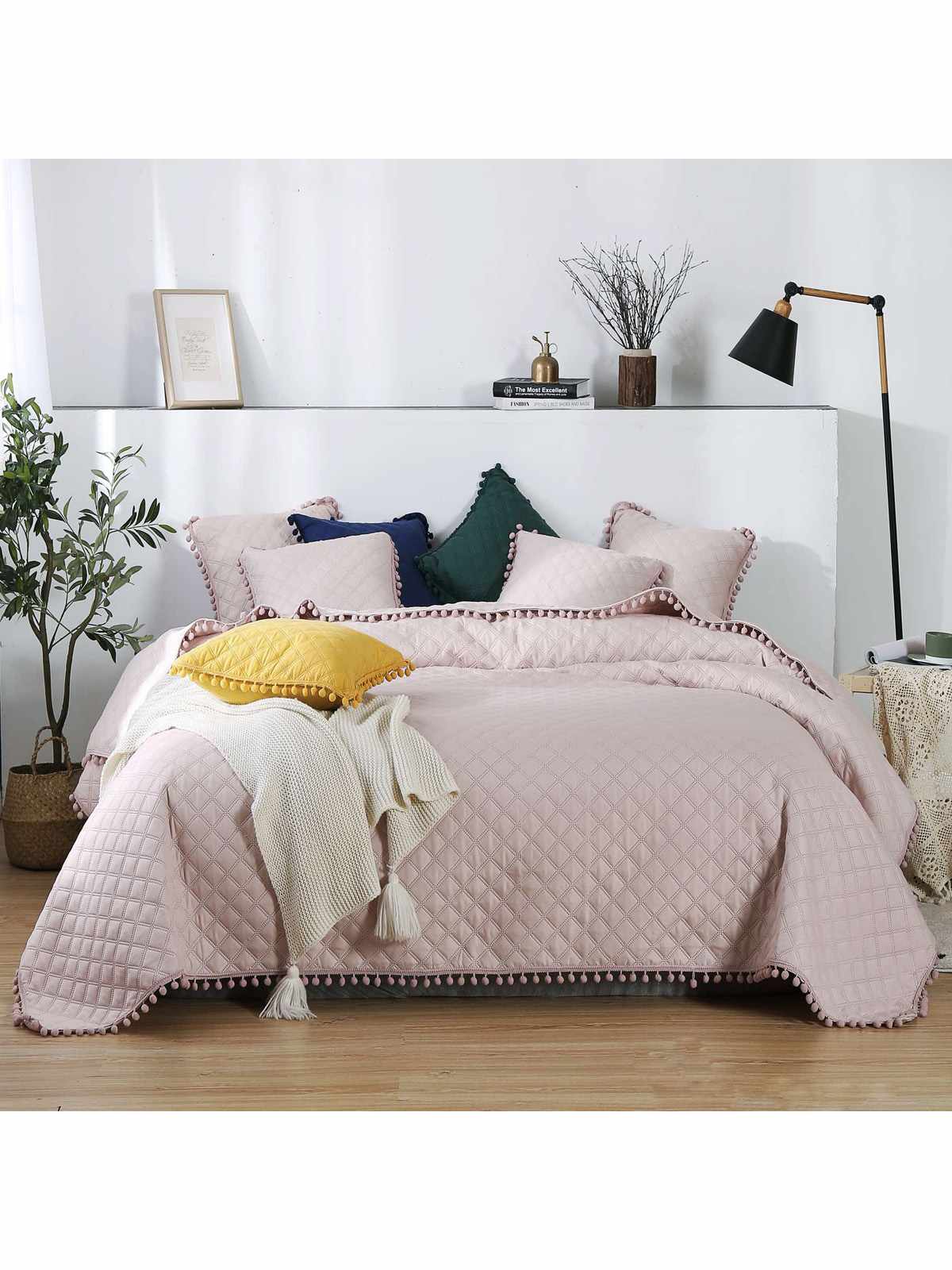 Edoti Quilted bedspread Pompoo