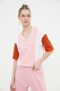 Trendyol Pink Printed Crop Knitted