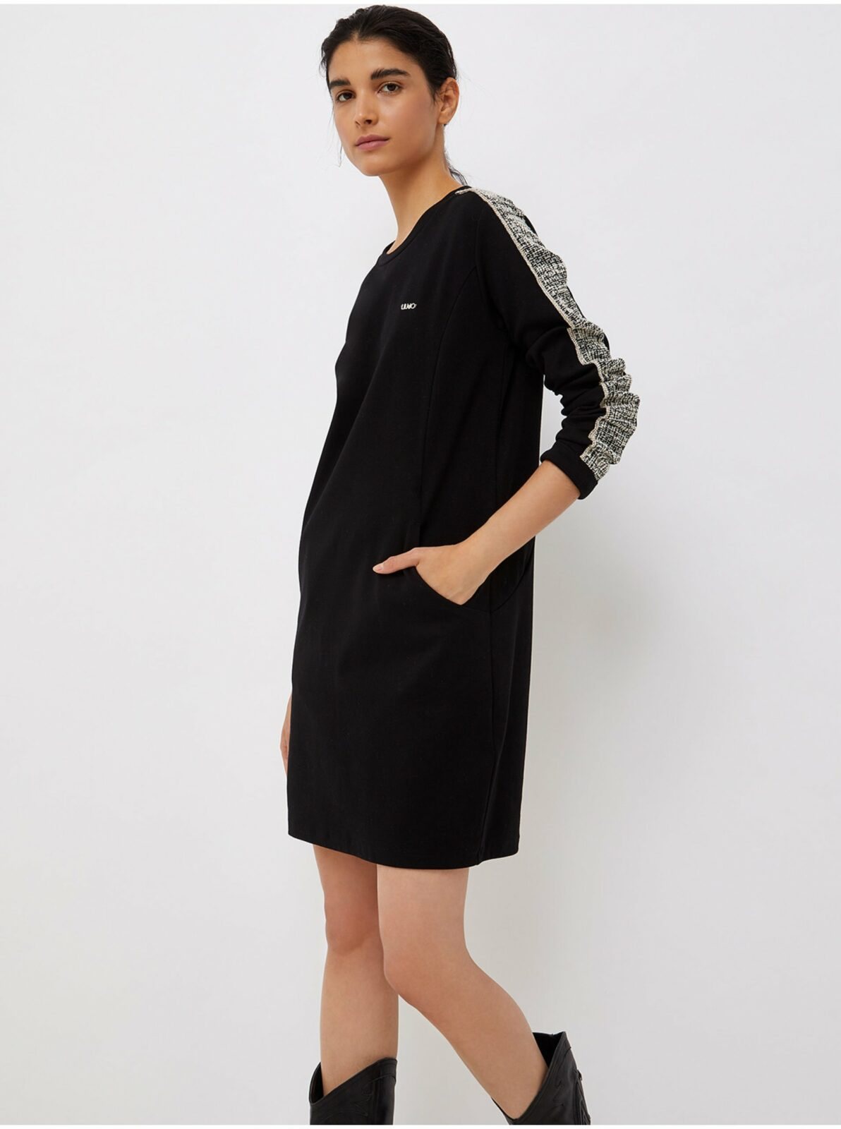 Bílo-černé dámské svetrové šaty Liu