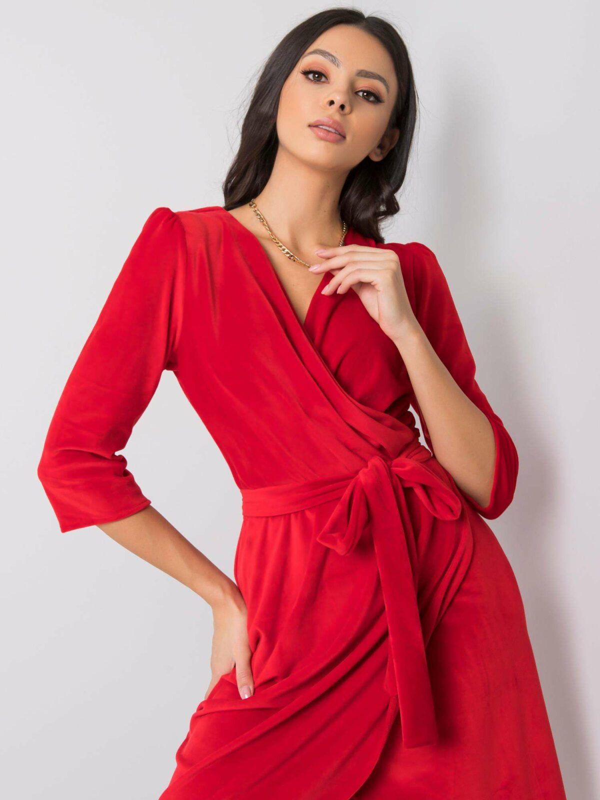 Červené velurové šaty s