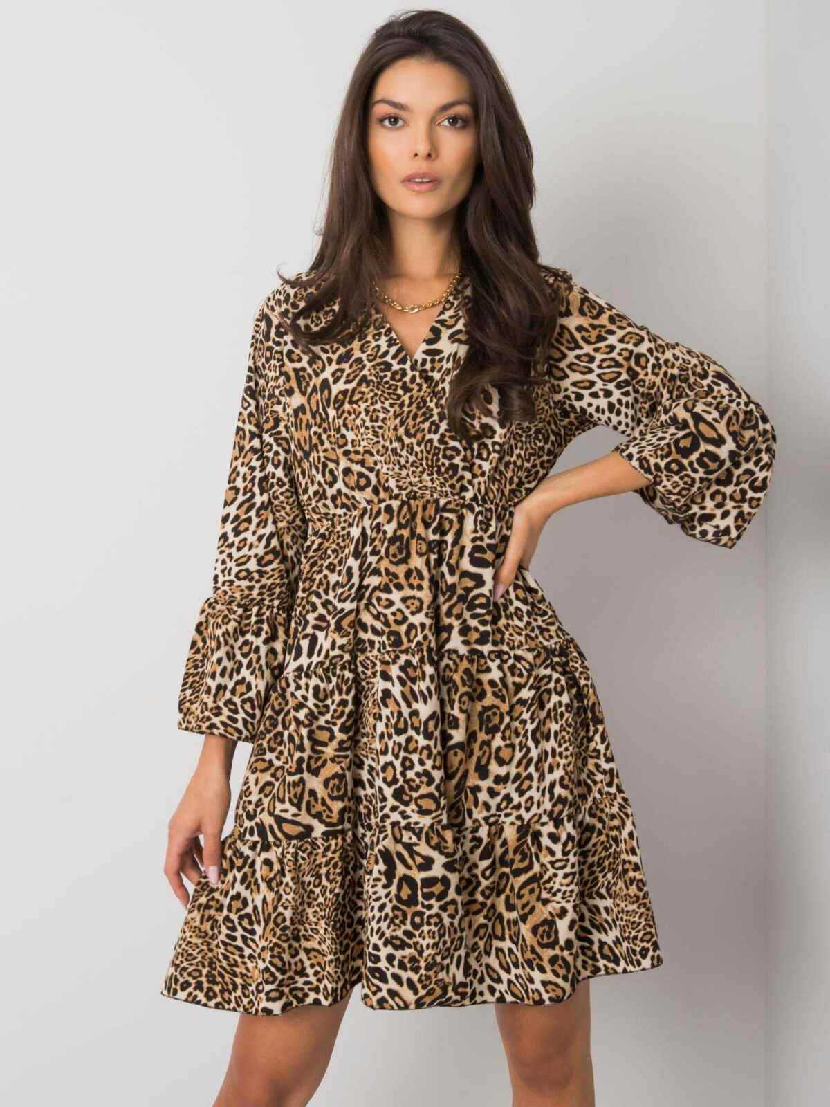 Béžové a černé šaty s leopardím