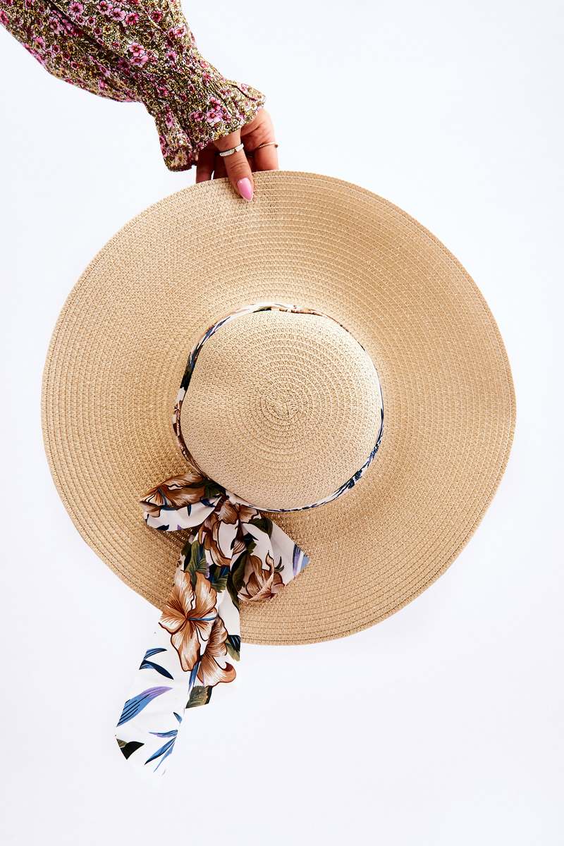 Elegantní dámský klobouk s mašlí