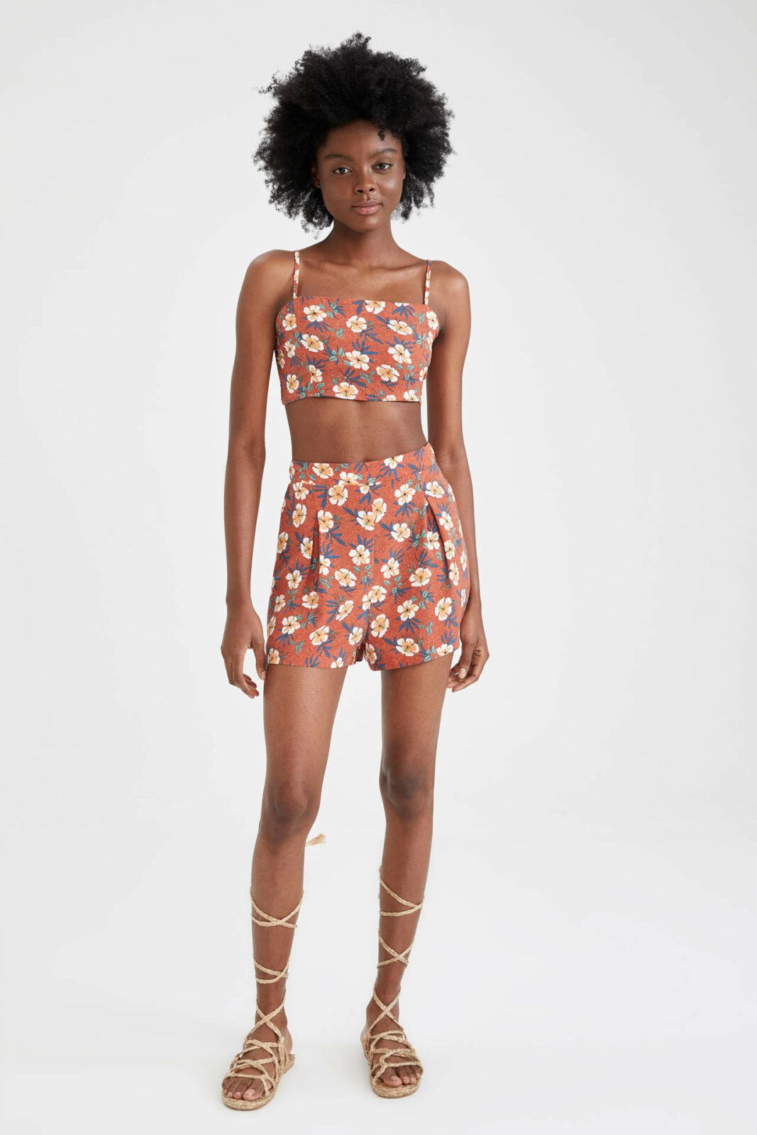 DEFACTO Rope Suspended Crop Top and