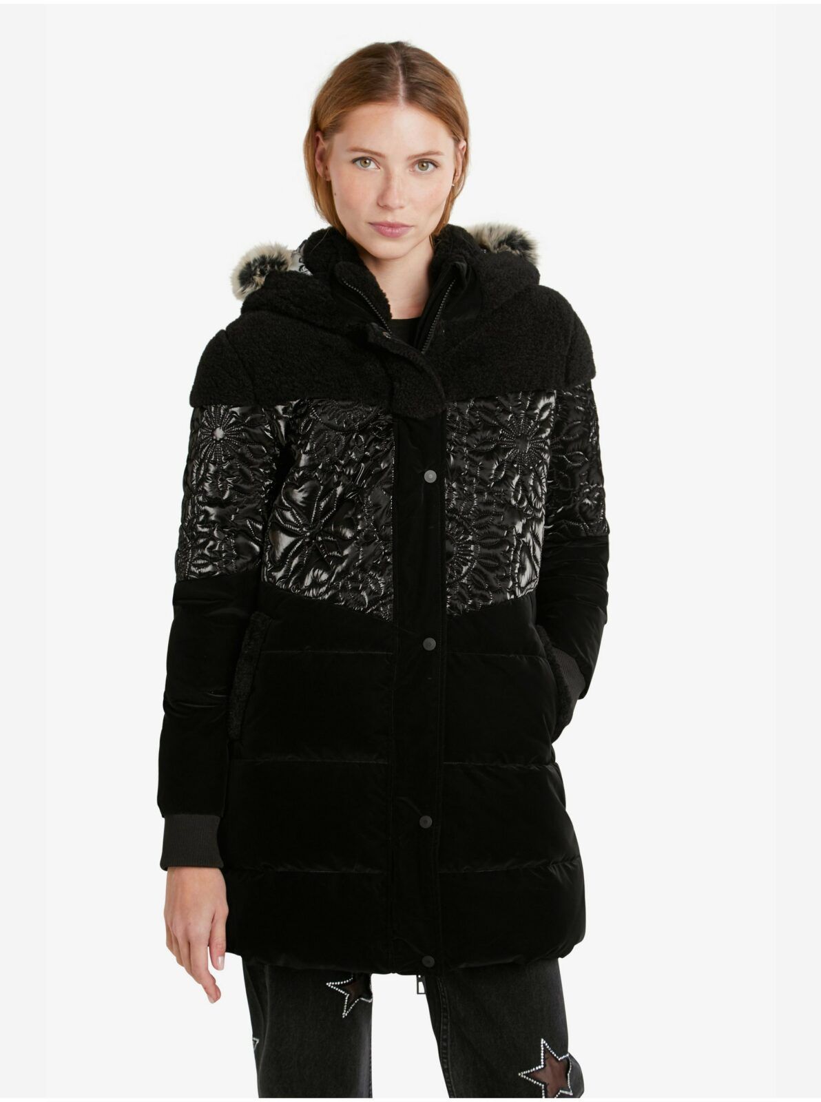 Černý dámský prošívaný zimní kabát