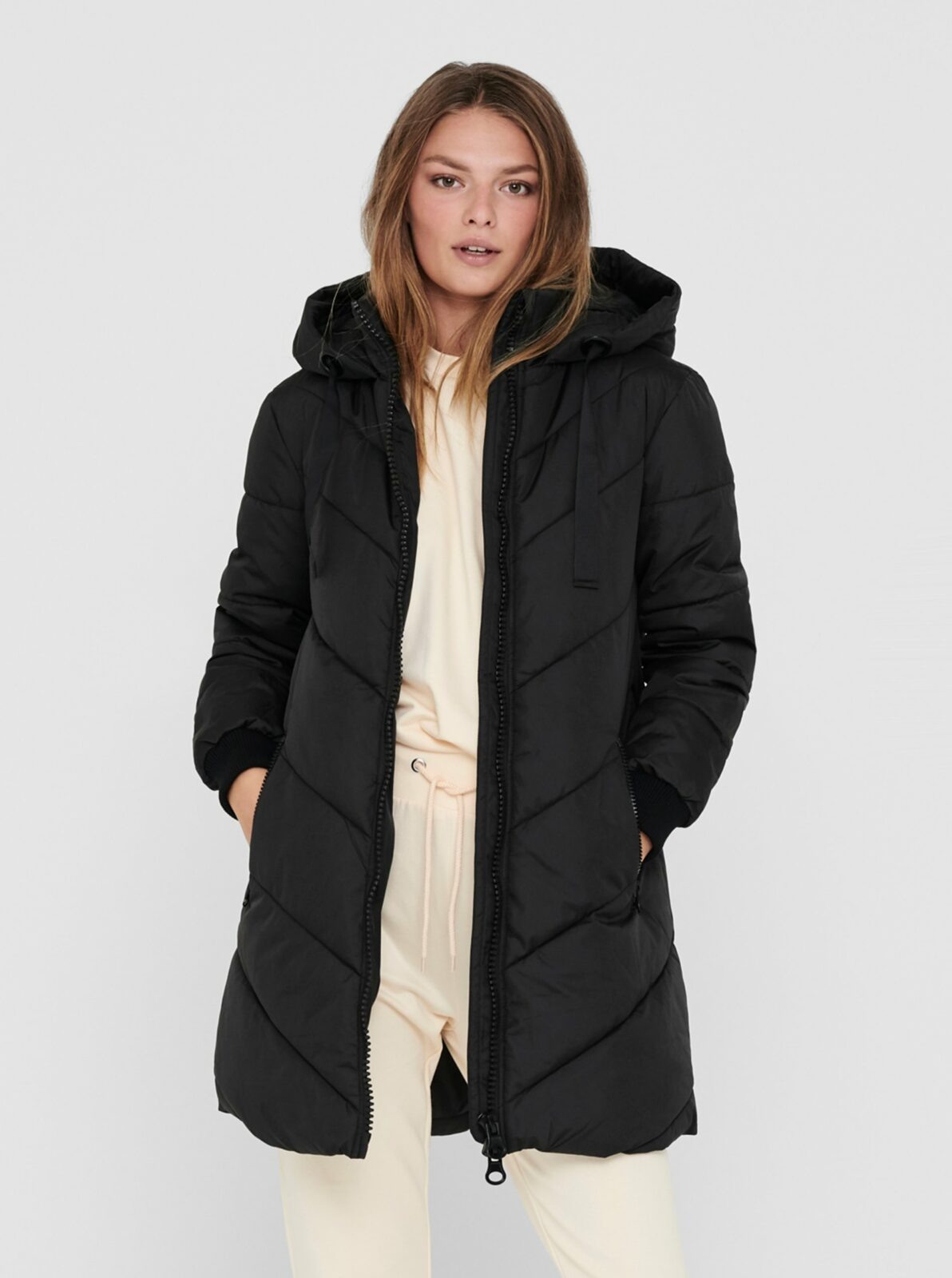 Černý zimní prošívaný kabát JDY