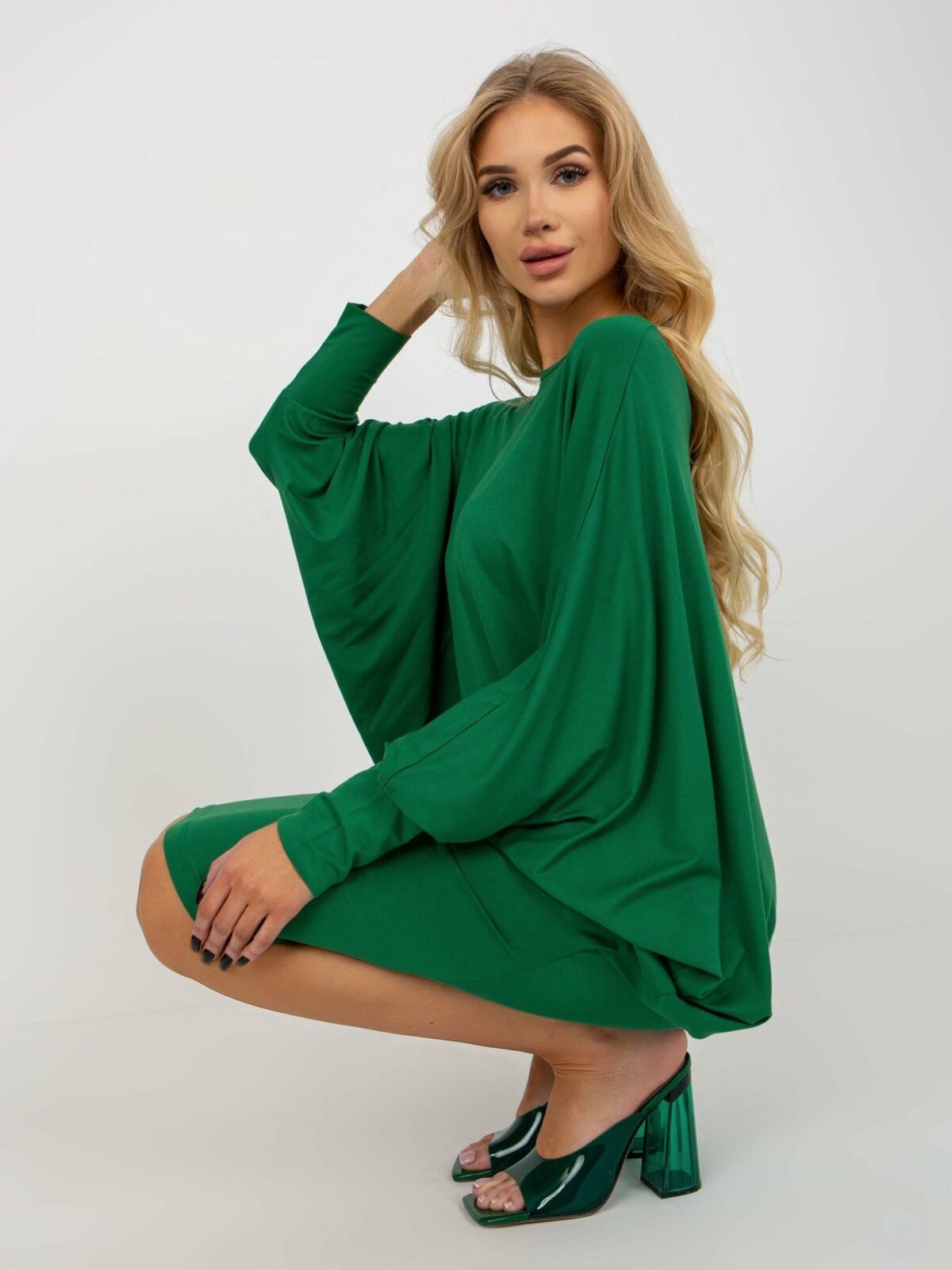 Zelené netopýří šaty s
