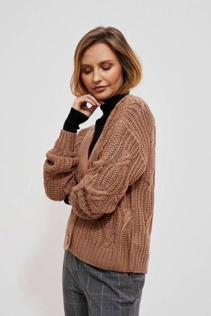 Pletený svetr s copánkovou