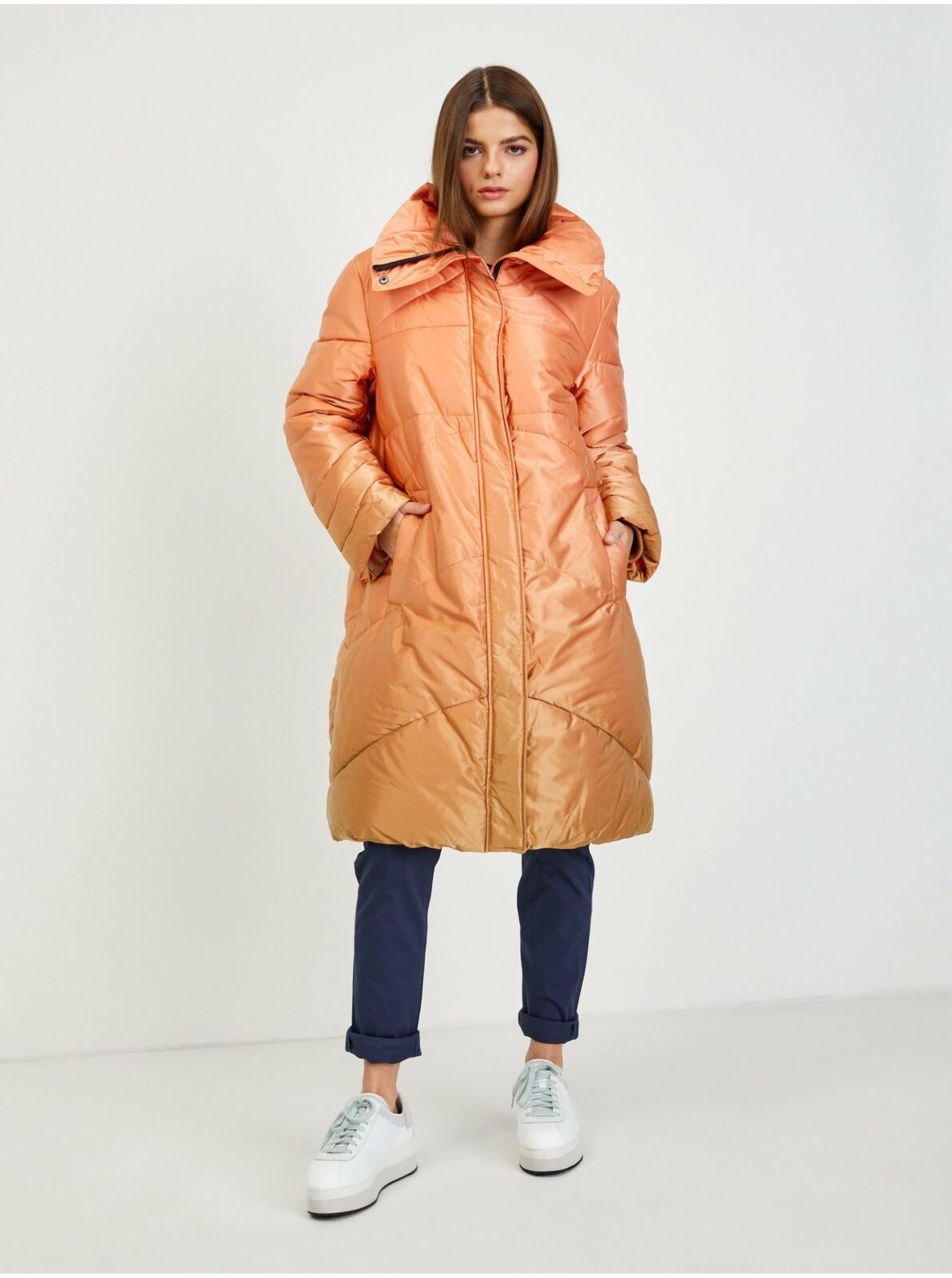 Oranžový dámský prošívaný zimní kabát Guess