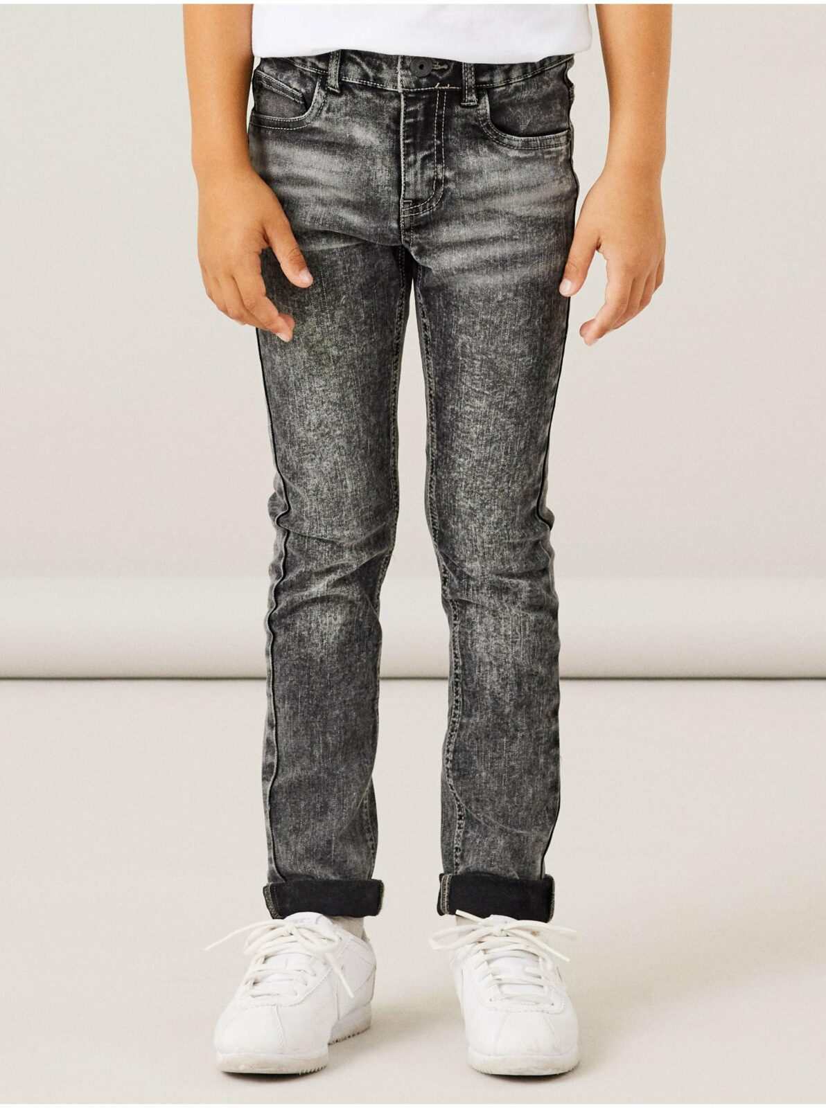 Tmavě šedé klučičí slim fit džíny s vyšisovaným