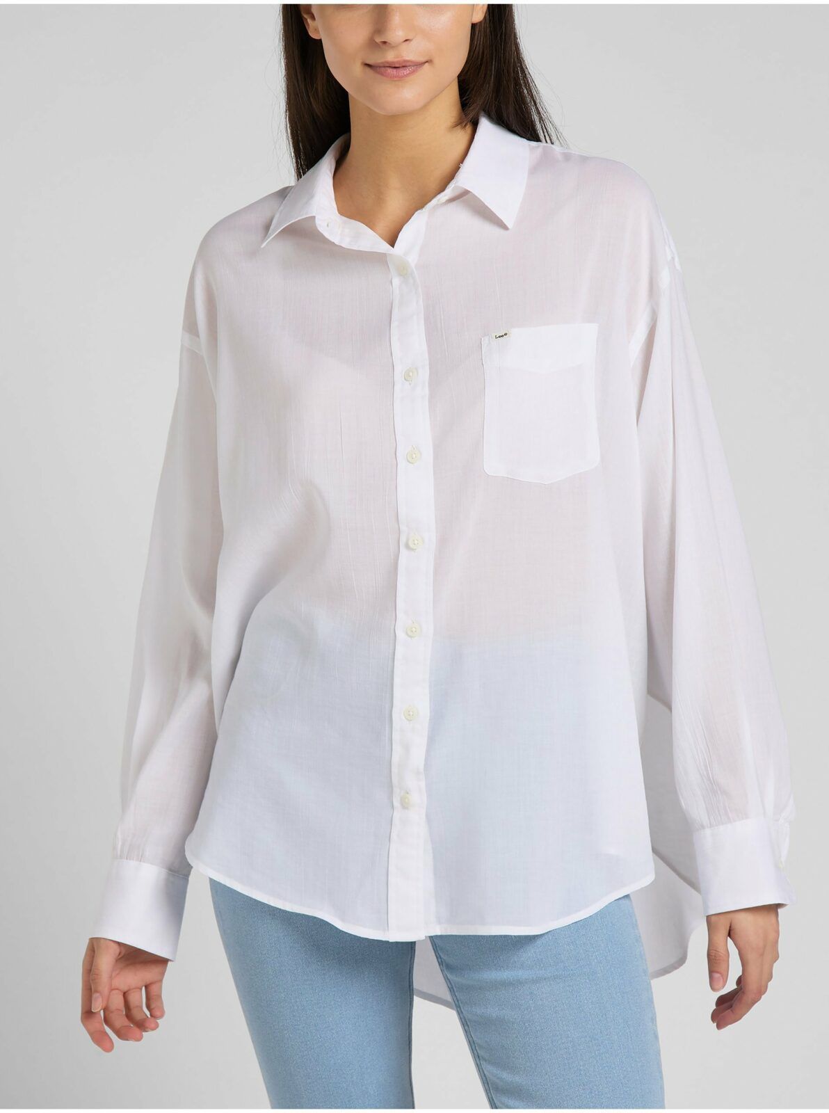 Bílá dámská volná košile s prodlouženou zadní