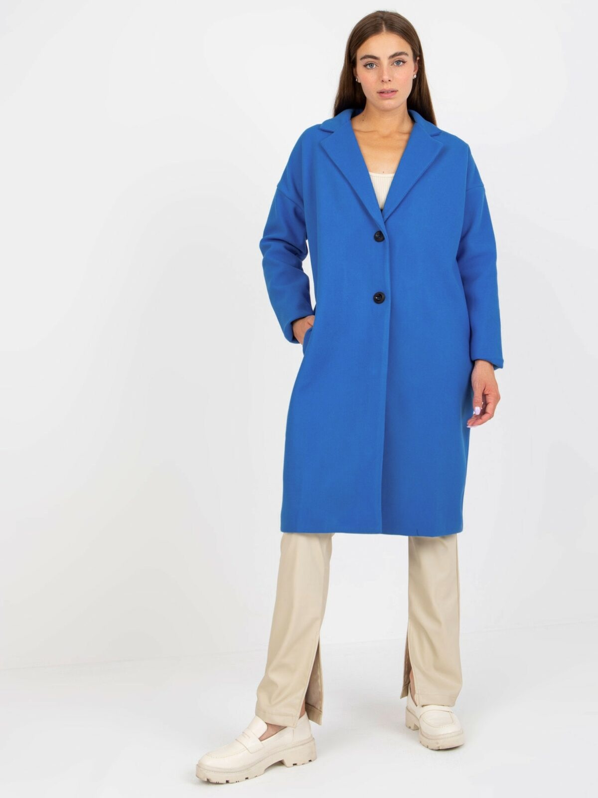 Tmavě modrý dámský kabát s